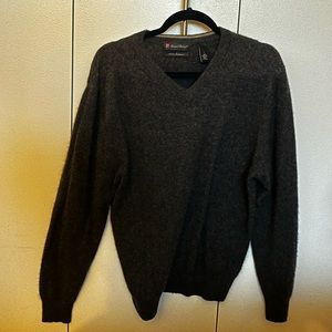 Daniel Bishop 100% Cashmere V-neck Sweater